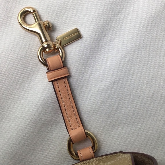 Coach Strawberry Sunglass Case Signature Canvas Khaki Turnlock - Picture 6 of 8